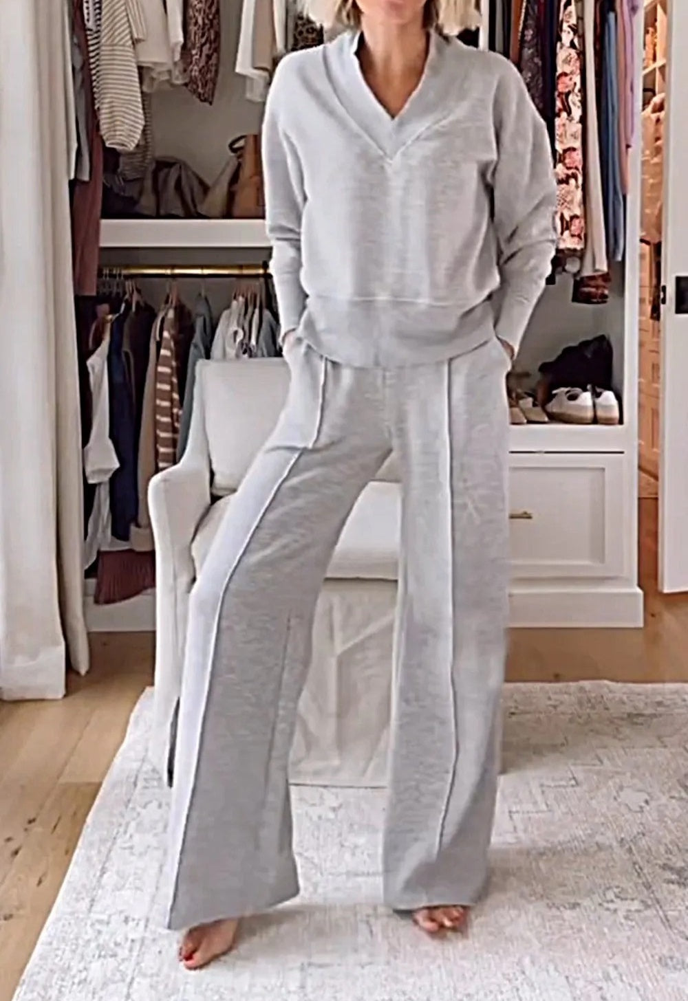 Ensemble deux pièces pour femme : haut uni à col en V et pantalon