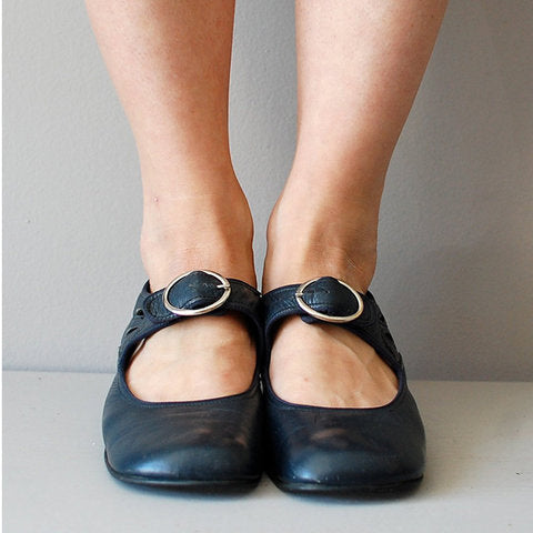 Retro French Low-heeled Buckled Pumps