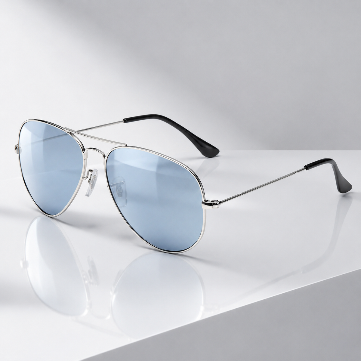 Klassische Pilotenbrille mit Glaslinsen