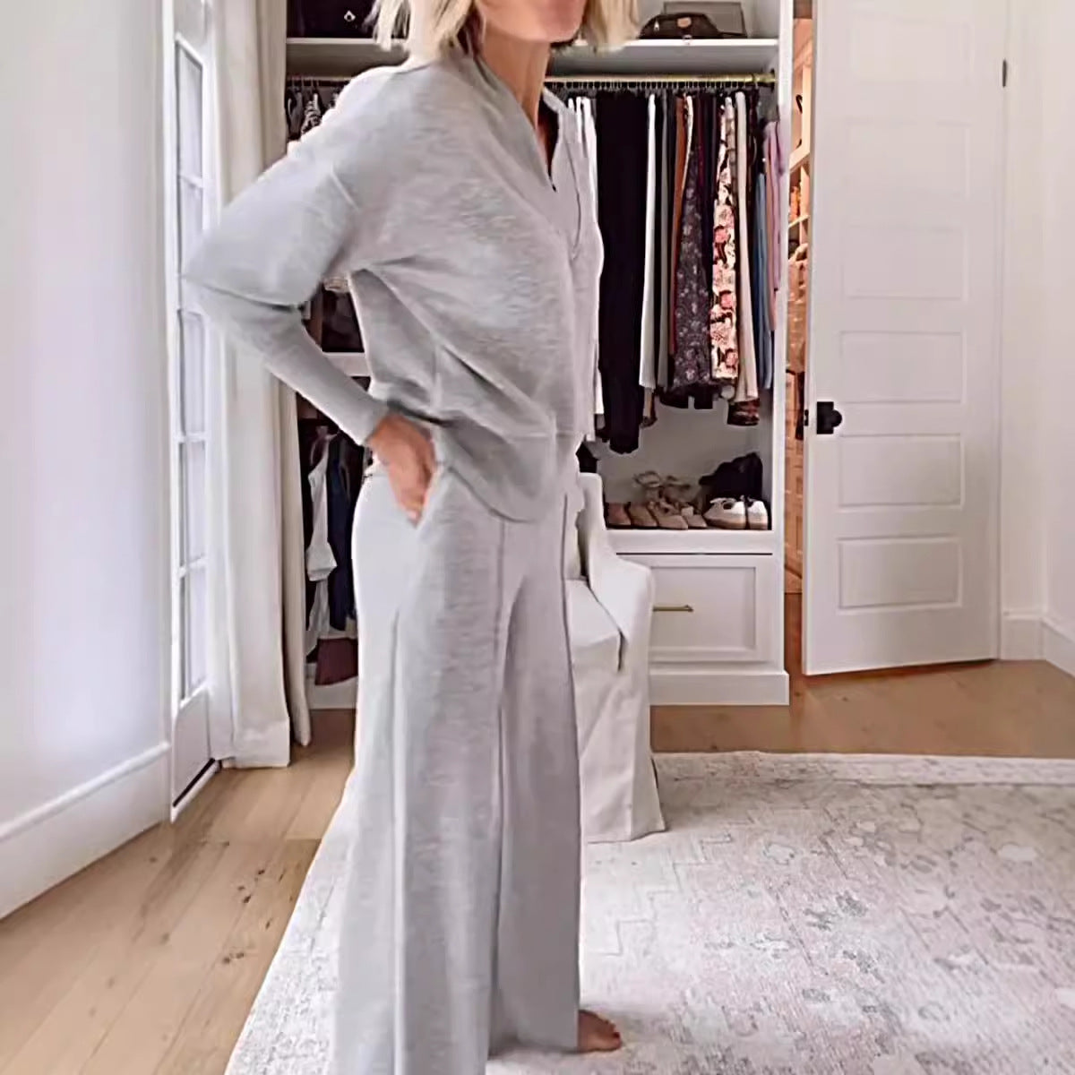 Ensemble deux pièces pour femme : haut uni à col en V et pantalon